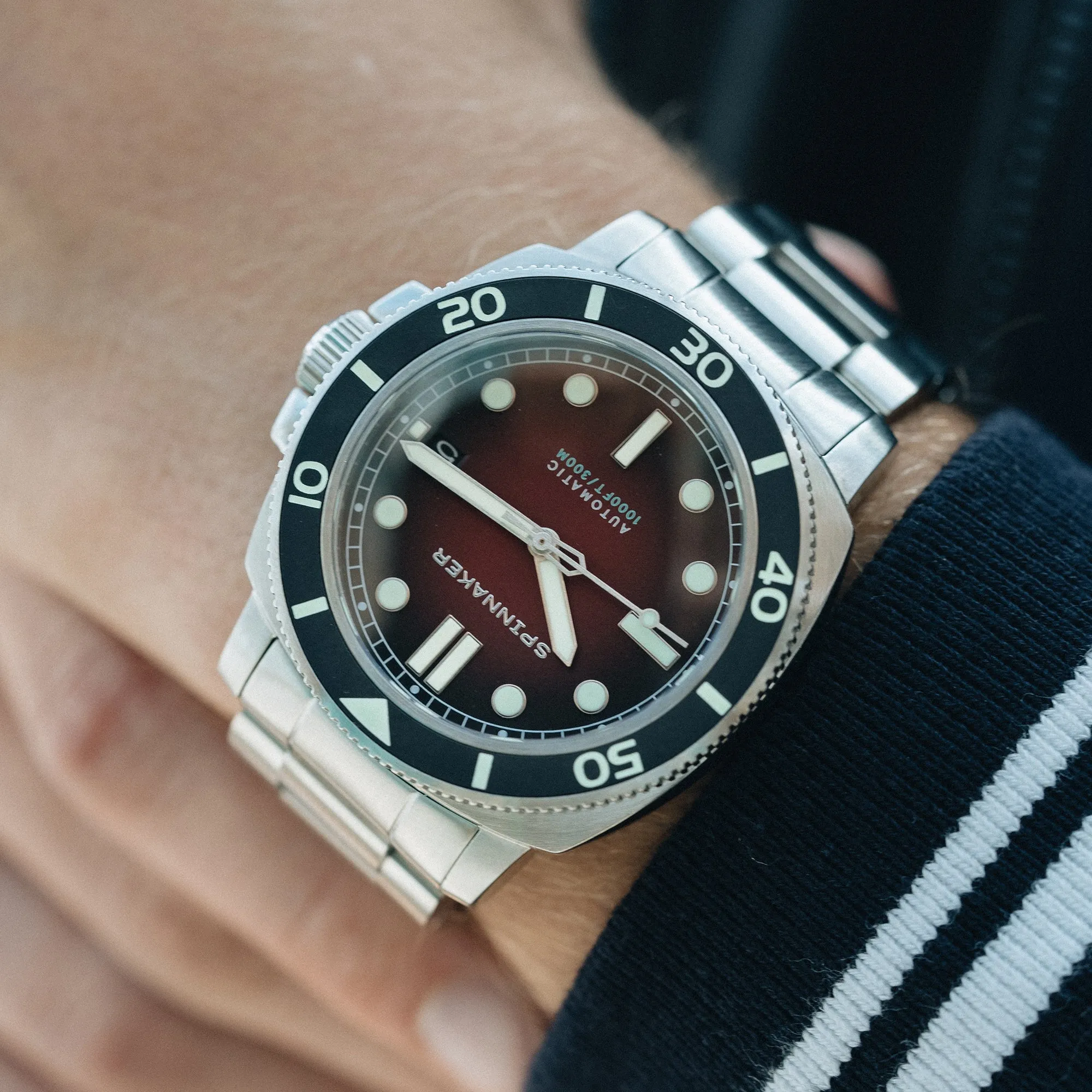 Spinnaker Hull Diver Men's Japanese Automatic Ombre Red Watch SP-5088-33